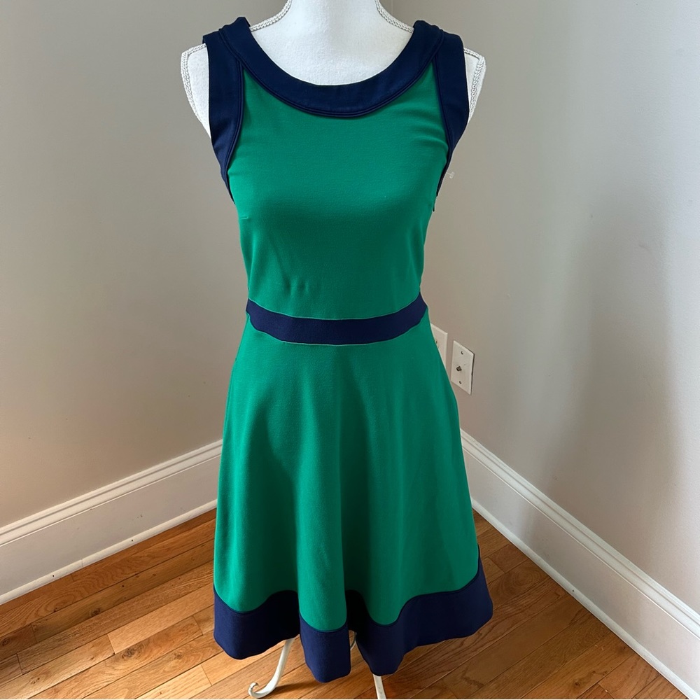 Lands End Womans Sleeveless Green Navy Fit & Flare Stretch Knit Dress Size 8